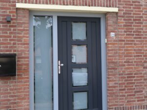 Voordeur grijs Voordeur grijs