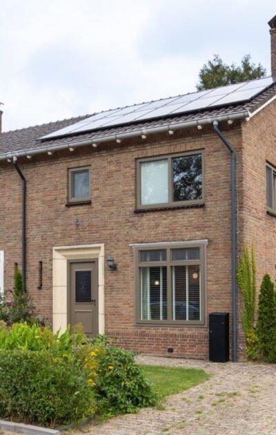 Kozijnrenovatie in bijzondere kleur | van Gessel Ramen en Deuren